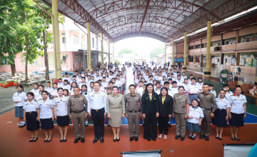 เทศบาลตำบลธัญบุรี นำโดย นางยุพเยาว์ หลีนวรัตน์ (นายกน้ำอ้อย) นายกเทศมนตรีตำบลธัญบุรี เป็นประธานในพิธีมอบประกาศนียบัตรแก่ นักเรียนที่สำเร็จการอบรมตามโครงการ การศึกษาเพื่อต่อต้านการใช้ยาเสพติดในเด็กนักเรียน (D.A.R.E. ประเทศไทย) ณ โรงเรียนปิยวัฒนศาสตร์